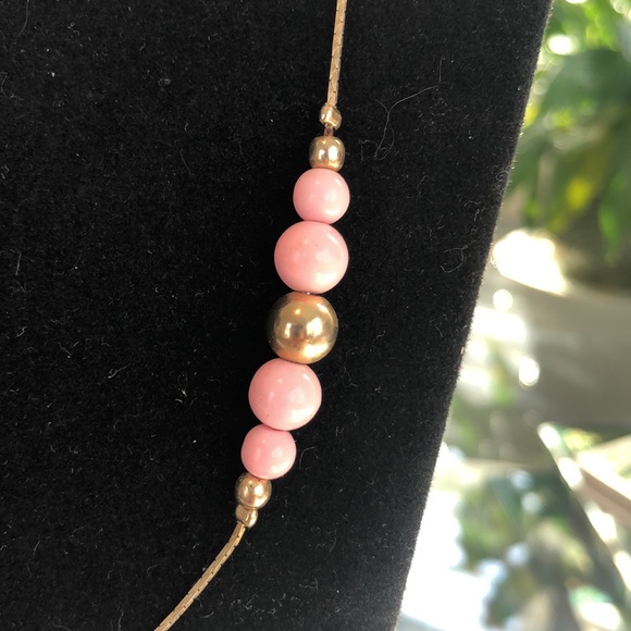Vintage pink and gold tone necklace - Picture 2 of 5